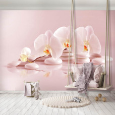 Een spa-fotobehang met wellness-thema, orchideeėn en steentjes te zien in de kinderkamer.
