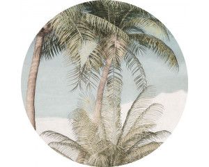 Zachte pastel palmbomen op een natuurlijke muurcirkel.