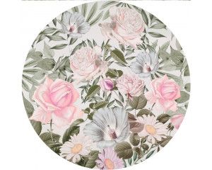 Romantische bloemen in zachte tinten op een muurcirkel.