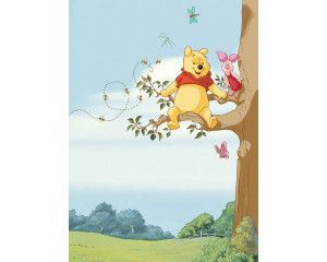 Winnie de Poeh fotobehang met Poeh en zijn vrienden rondom een grote boom, perfect voor een kinderkamer.