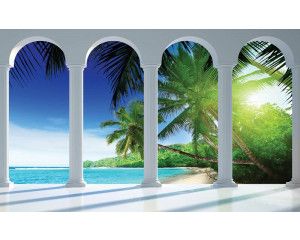 Fotobehang van een 3D uitzicht op palmbomen en strand met pilaren, voor een tropische sfeer.