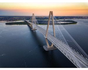 Arthur Ravenel Jr. Bridge in Amerika, een prachtige brug afgebeeld op fotobehang.