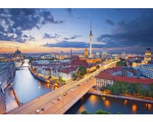 Berlijnse stad met monumenten, fotobehang van een stedelijk landschap voor een moderne en historische sfeer.