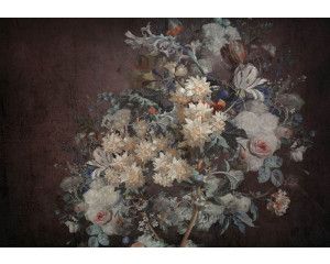 Fotobehang bloemen in oude meesterstijl met witte en roze bloemen tegen een donkere achtergrond.