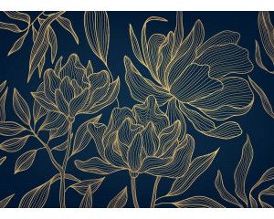 Een fotobehang met een chic gouden bloemenpatroon, waarin sierlijke bloemen en bladeren in diepe groentinten met goudaccenten een luxe en verfijnde uitstraling geven.