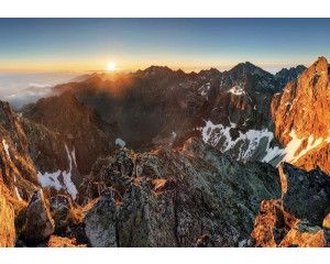 Fotobehang van de bergen van de Rysy, met rotsachtige pieken in de Tatra-bergen.