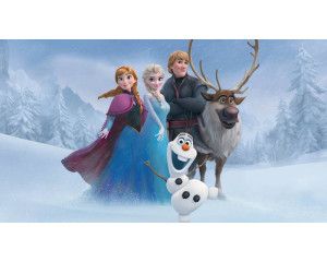 Fotobehang Frozen met Anna, Elsa, Kristoff, Sven en Olaf in een winterlandschap.