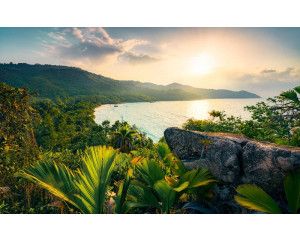 Golden Air uitzicht Anse Lazio fotobehang, met een prachtig uitzicht over het eiland.