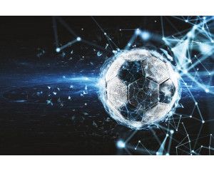 3D-fotobehang met een grafische weergave van een voetbal in actie, waarbij de bal snelheid en kracht uitstraalt.