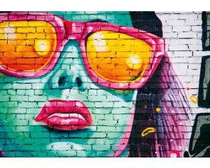 Graffiti stijl met het gezicht van een vrouw op kunstzinnig fotobehang.