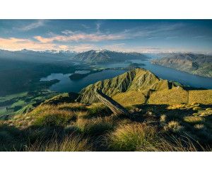 Groene natuur in de bergen met een rustgevend landschap.
