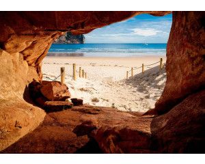 Grot met uitzicht op strand en zee, 3D-effect fotobehang voor een exotische en rustgevende sfeer.
