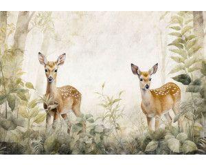 Fotobehang van hertjes in een bosrijke omgeving met speelse bosdieren.