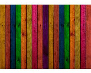 Fotobehang van kleurrijke planken in houtlook, industrieel design.