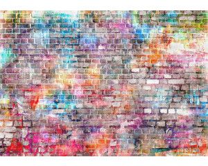 Fotobehang van een kleurrijke graffiti muurschildering op bakstenen.