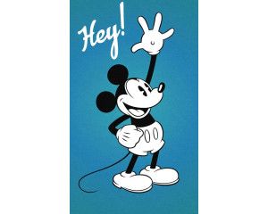 Fotobehang van Mickey Mouse met de tekst "Hey", vrolijk zwaaiend in zijn klassieke outfit, op een lichte achtergrond.
