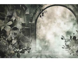 Fotobehang met een mysterieuze ruïne omringd door bloemen en overwoekerde natuur in zachte tinten.