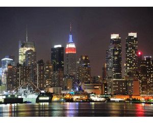 Fotobehang van de skyline van New York in de Nacht en zijn verlichte wolkenkrabbers.