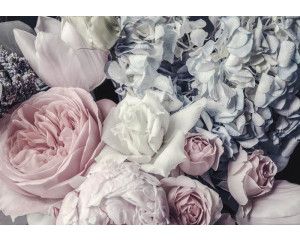 Pastel bloemen fotobehang met rozen, pioenrozen en tulpen, romantische sfeer.