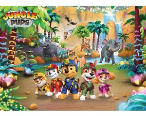 Een fotobehang met Paw Patrol jungle, waarin Chase, Marshall, Skye en hun vrienden op een tropisch avontuur gaan, omringd door groene bladeren en exotische dieren.