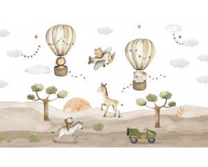 Fotobehang met een leeuw en olifant in een luchtballon tussen wolken en slingers, met zebra, aap en giraffe op de savanne bij zonsondergang.