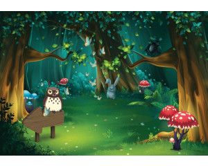 Sprookjesbos fotobehang met magische kinderen, jongen en meisje in een betoverd bos.