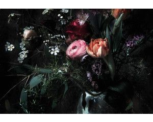 Stilleven van rozen, abstract weergegeven op een muur, ideaal voor een stijlvolle en verfijnde sfeer.