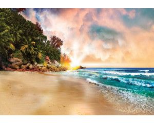 Zonsondergang op het strand, fotobehang met een serene weergave van de zee en de horizon.