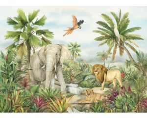 Een fotobehang met tropisch dierenparadijs 2, waarin een heldere jungleachtergrond met een leeuw, olifant en papegaai een levendige uitstraling geeft.