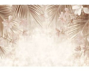 Fotobehang met tropische palmtakken en zachte bloemen in lichte tinten op een neutrale achtergrond.