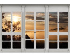 Mistig bos zichtbaar door een raam op een 3D-fotobehang, met herfstachtige bomen.