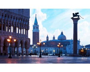 De Italiaanse stad Venetië is afgebeeld op dit fotobehang.