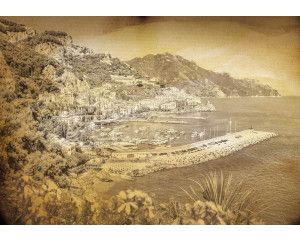 Oude stad en zee, vintage landschap op een fotobehang voor een tijdloze en klassieke uitstraling.