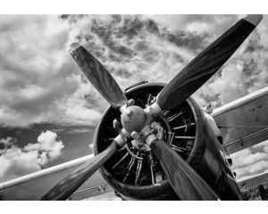 Fotobehang van een vliegtuig met propeller en stuntvliegtuig in industriële stijl.