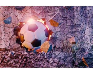 Fotobehang van een voetbal die in een 3D-effect door een muur heen schiet, met een indrukwekkend visueel resultaat.