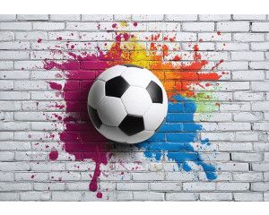 Fotobehang jungle brug door het regenwoud met houten brug, hoge bomen en een stromend beekje.