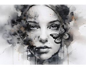 Een portret van een vrouw met een vlinder, kunstzinnig vastgelegd op een elegant fotobehang.