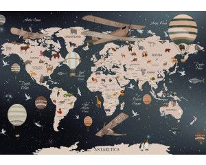 Wereldkaart met dieren, ballonnen en vliegtuigen op dit vrolijke kinderbehang, perfect voor jonge ontdekkingsreizigers.