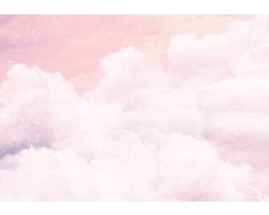 Sprookjesachtige wolken met elfenstof en sterren in een kinderbehang voor meisjes, met magische elementen.